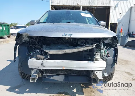 2018 Jeep Compass Latitude 4X4 из США, поврежденный, VIN 3C4NJDBB4JT179771